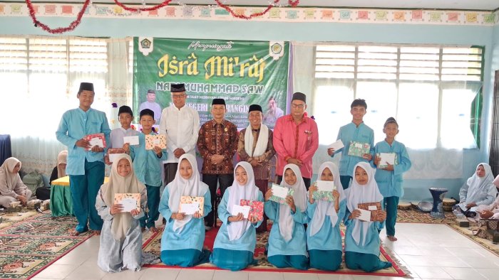 MTsN 2 Merangin Adakan Lomba Solo Sholawat dan Ceramah dalam Rangka Peringatan Isra Miraj