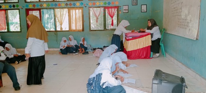 Ekskul PMR MTsN 2 Merangin Gelar Latihan Mars PMR untuk Tingkatkan Semangat Kemanusiaan