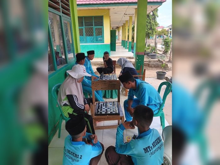 MTsN 2 Merangin Intensifkan Latihan Catur Sambut HAB dan AKSIOMA