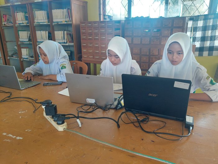 Simulasi OMI 2025 Mapel IPA di MTsN 2 Merangin dikuti Peserta dengan Semangat