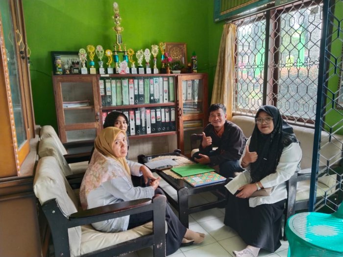 MTsN 2 Merangin Sambut Kedatangan Tim Bimbel Ruangguru: Sinergi untuk Meningkatkan Semangat Belajar Siswa
