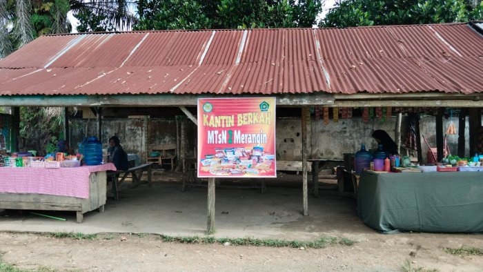 Bukan Sekadar Makan, Kantin MTsN 2 Merangin Jadi Ruang Edukasi Kejujuran dan Kemandirian
