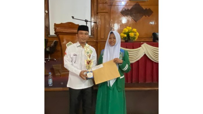 Siswi MTsN 2 Merangin Juara Olimpiade Madrasah Indonesia Matematika Tingkat Kabupaten Merangin