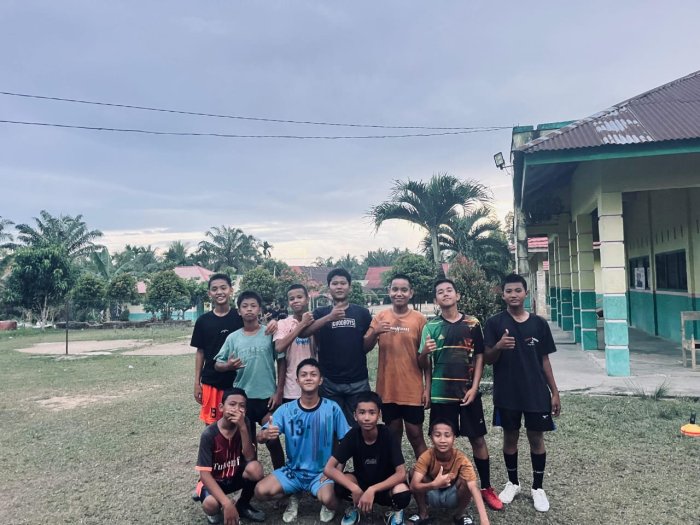 Ekstrakurikuler Sepak Bola MTsN 2 Merangin Kembangkan Disiplin Siswa
