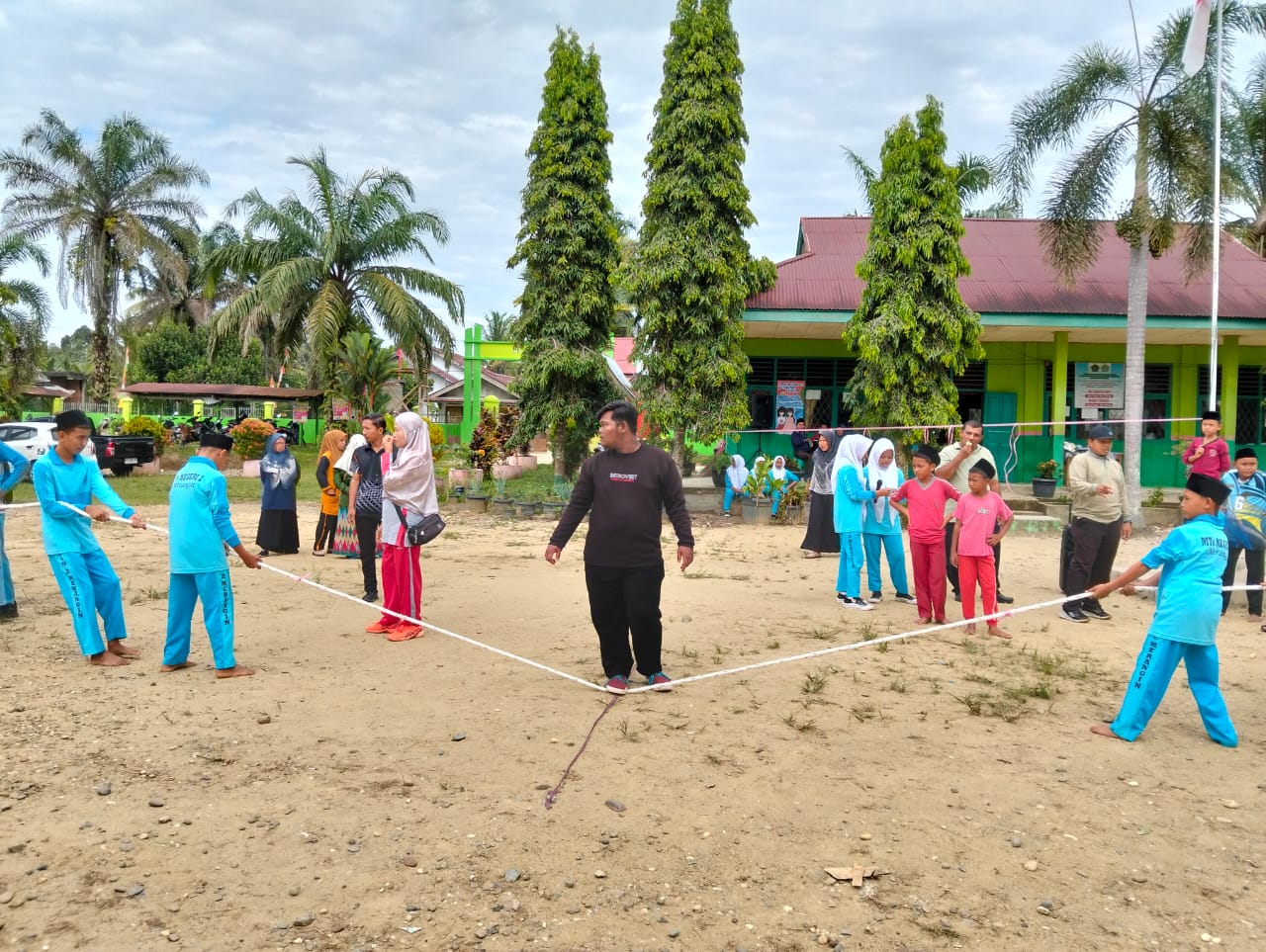 Semarak Lomba 17 Agustus di MTsN 2 Merangin