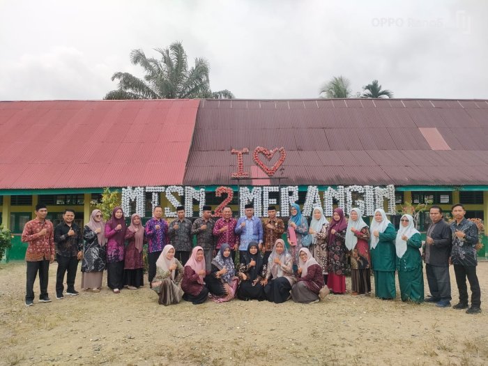 Pantau Kelancaran Ujian, Kasi Penmad Kemenag Merangin Lakukan Monev Asesmen Sumatif di MTsN 2 Merangin