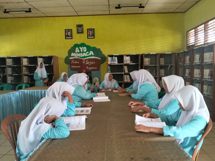Tingkatkan Literasi, Perpustakaan MTsN 2 Merangin Jadi Destinasi Favorit Siswa di Sela Jam Pelajaran
