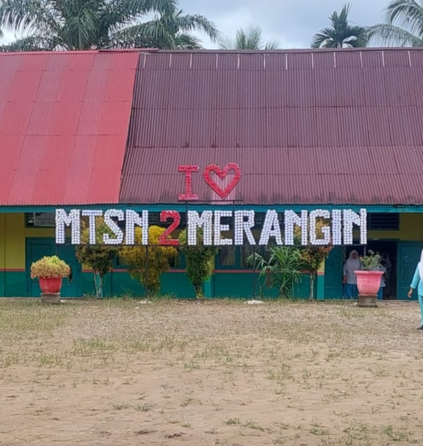 Melalui Kegiatan P52RA membuat Ecobrick, menggunakan limbah plastik botol air mineral diisi kertas.. .