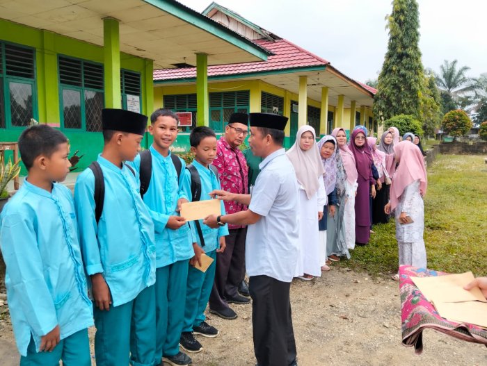 Sentuhan Kasih di Madrasah: MTsN 2 Merangin Gelar Santunan, Hadirkan Senyuman untuk Anak Yatim Sentuhan Kasih di Madrasah: MTsN 2 Merangin Gelar Santunan, Hadirkan Senyuman untuk Anak Yatim