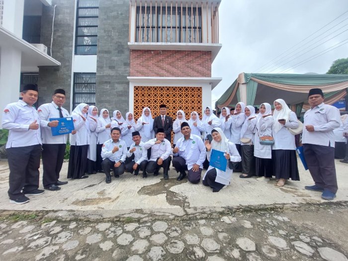 Tiga Guru MTsN 2 Merangin Raih Satya Lencana di HAB Kemenag