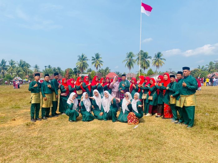 Penuh Khidmat, ASN dan Siswa MTsN 2 Merangin Ikuti Upacara Pengibaran dan Penurunan Bendera di Lapangan Semayo Penuh Khidmat, ASN dan Siswa MTsN 2 Merangin Ikuti Upacara Pengibaran dan Penurunan Bendera di Lapangan Semayo