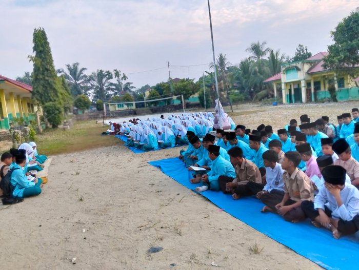Tingkatkan Ketakwaan Siswa, MTsN 2 Merangin Gelar Kegiatan Yasinan Bersama