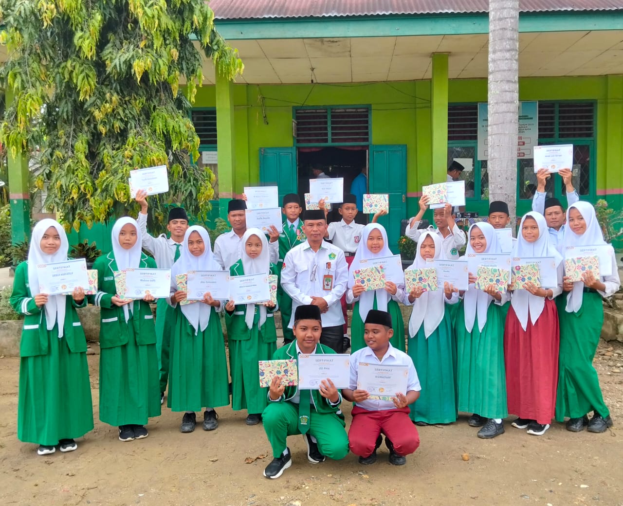 Pemenang Lomba MTsN 2 Merangin Raih Hadiah Spesial di Hari Anak Nasional 2025